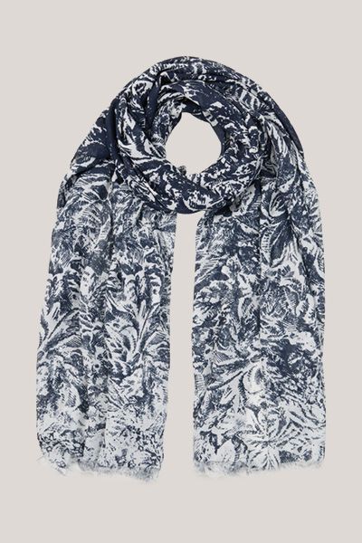 Modal-Schal mit abstraktem Druckmuster in Navy und Ecru mit Fransen