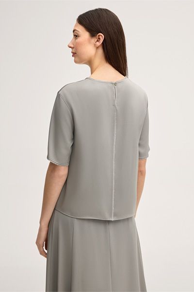 Crêpe Kurzarmbluse in Greige mit Fransensaum