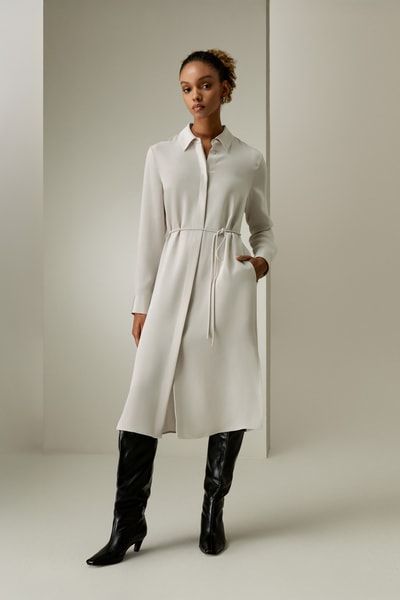 Seidenseil-Krawattenkleid unter dem Knie