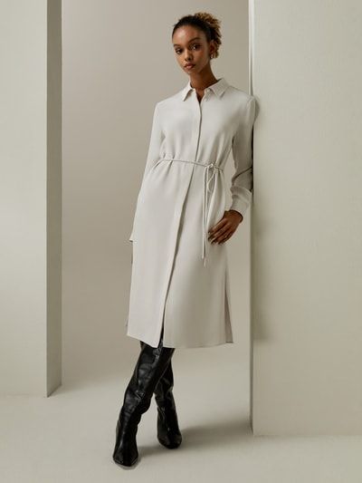 Seidenseil-Krawattenkleid unter dem Knie