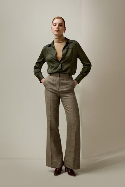 Sprezzatura-Seidenbluse – minimalistisches 3-D-Tuck-Design