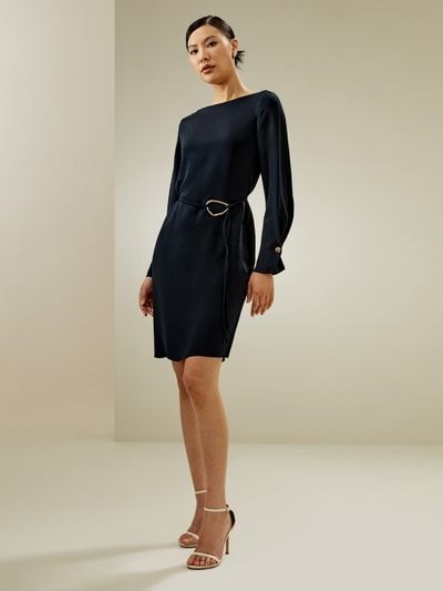 Midikleid mit U-Boot-Ausschnitt und Gürtel