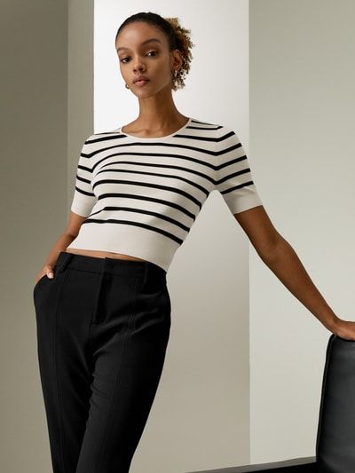 Kontrastfarben gestreiftes Crop-Top aus Seidenstrick