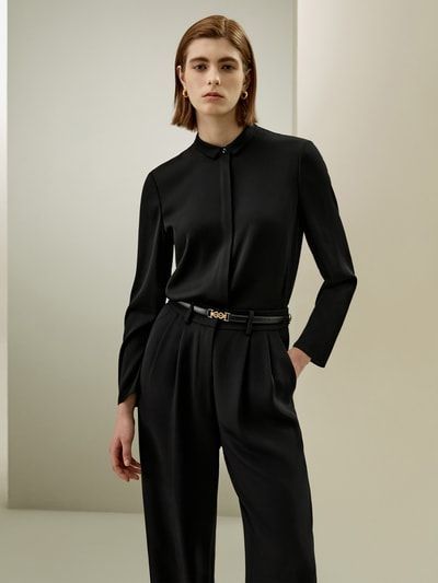 Seidenhemd mit schmalerem Kragen und minimalistischem Design