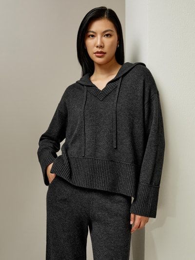 Kapuzenpullover aus Woll-Kaschmir-Mischung mit V-Ausschnitt