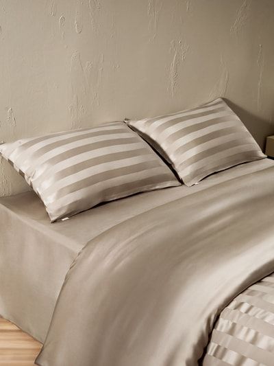 Luxuriöser Seide Bettbezug mit gestreifter Jacquard-Vorderseite