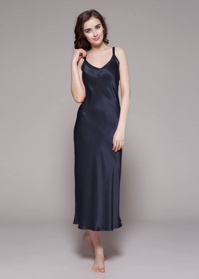 Figurbetontes Seidennachthemd