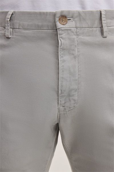 Baumwoll-Chino Cino in Grau, klassische moderne Passform, Stretchstoff