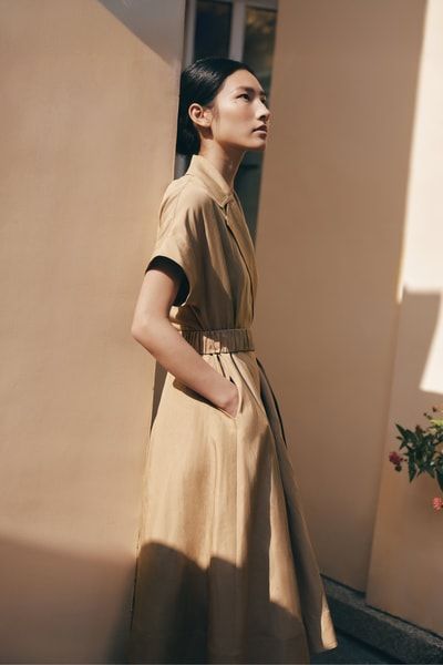 Schicker Kurzarm-Trenchcoat – inspiriertes Kleid