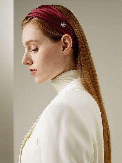 Minimalistisches Seidenstirnband mit verstellbarem Design