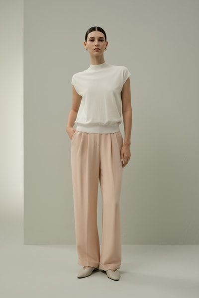 T-Shirt aus Seiden-Baumwoll-Mix mit Stehkragen und Flügelärmeln