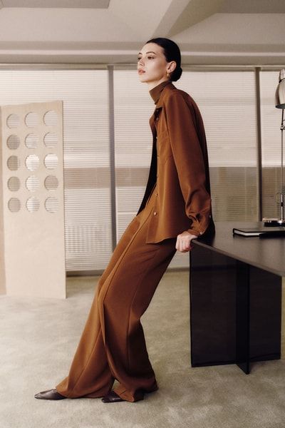 Minimalistische Hose aus Seidenkrepp