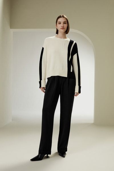 Zweifarbig gestreifter Wollpullover