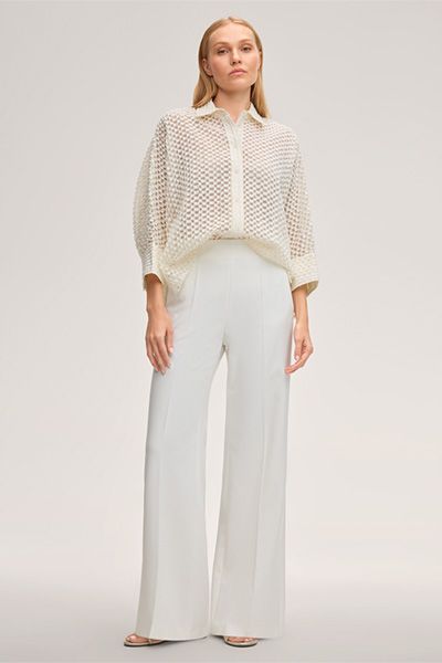 Elegante Ecru Crêpe Marlene Hose mit weitem Bein und Bügelfalten