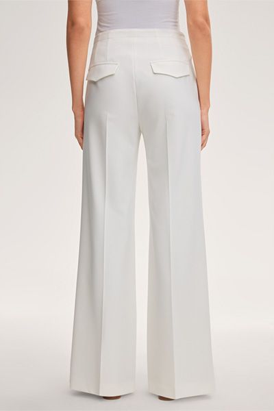 Elegante Ecru Crêpe Marlene Hose mit weitem Bein und Bügelfalten