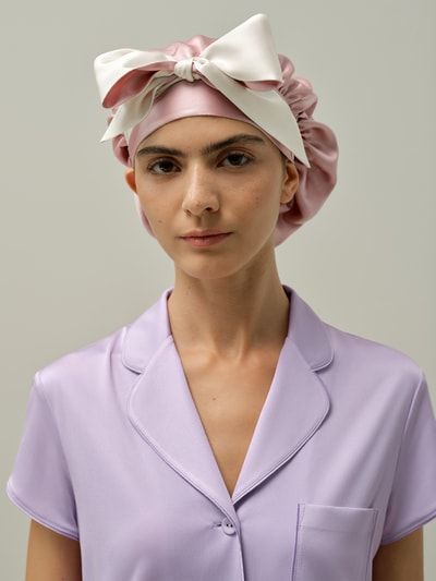 Wende-Schlafhaube aus Seidencharmeuse mit verstellbaren Bändern