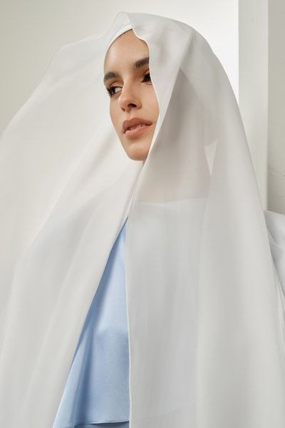 Luxus-Hijab aus Seiden-Chiffon | Luftige fließende Eleganz | 60x90cm