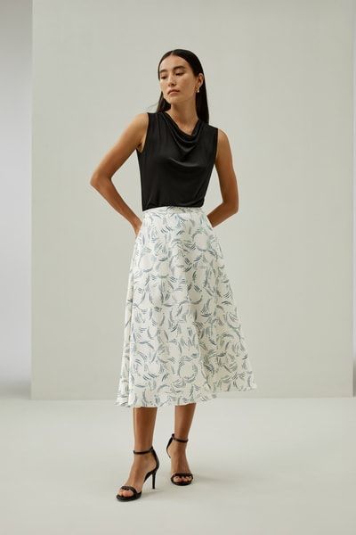 Abstrakter A-Linien-Rock mit botanischem Motiv