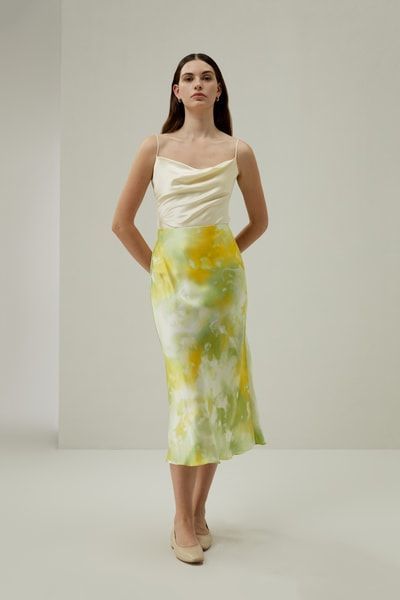 Schräg geschnittener Seidenrock mit Print