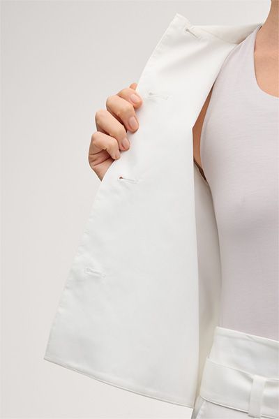 Ecru Baumwollstretch-Blazerjacke mit klassischem Kragen