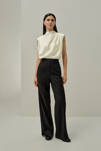 Ärmelloses Seidentop mit Stehkragen