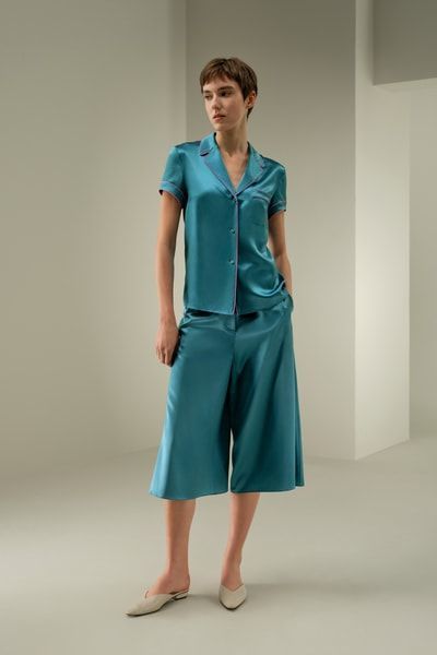 Elegantes Seidenhemd mit Kontrastbesatz: Stil für jeden Anlass