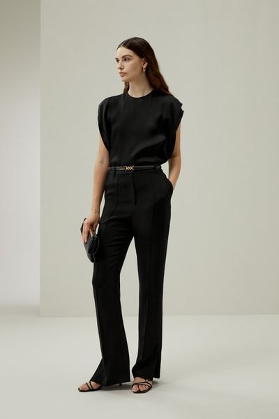 Ärmelloses Seidentop mit Rundhalsausschnitt: Stil und Komfort in jedem Faden