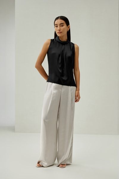 Asymmetrisches ärmelloses Top mit Wasserfallausschnitt