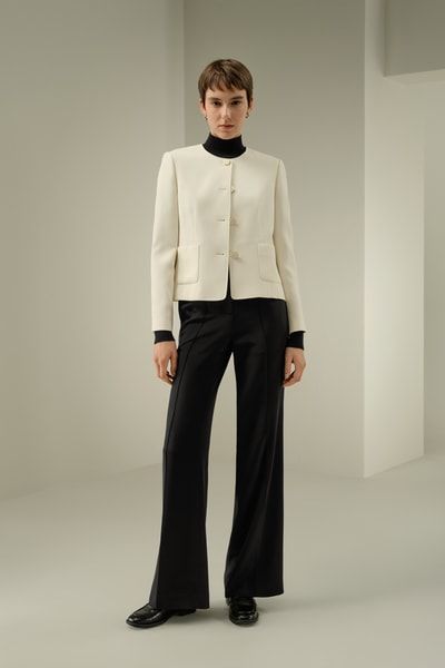 Maßgeschneiderte, kastige Seidenjacke mit gepolsterten Schultern