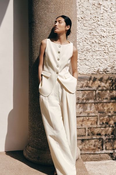 Ärmellose Seidenweste mit Knopfleiste