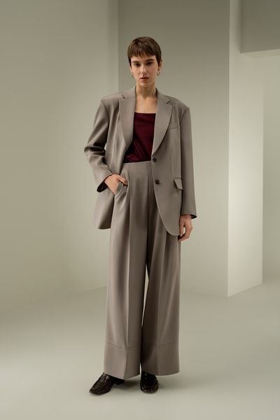 Übergroßer Seidenblazer mit gepolsterten Schultern