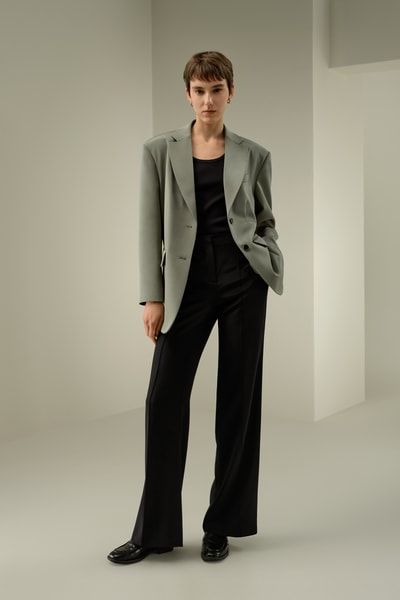 Übergroßer Seidenblazer mit gepolsterten Schultern