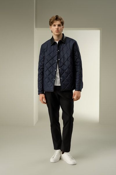 Marineblaue Steppjacke aus Seide – Wasserabweisender Gänsedaunenmantel | Lilysilk