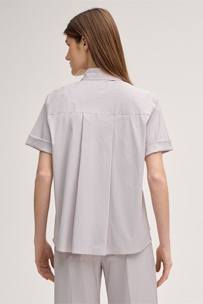 Baumwollstretch-Kurzarm-Hemdbluse in Beige mit gekrempelten Ärmeln