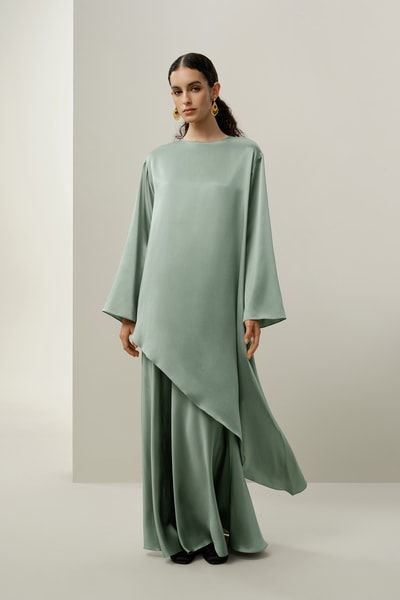 Luxuriöse asymmetrische Tunika aus Seiden-Charmeuse | Fließendes elegantes Design