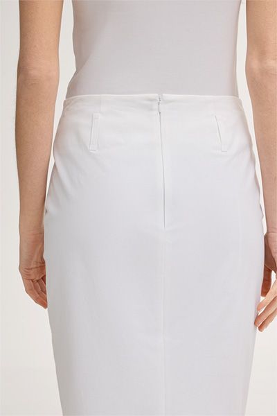 Bleistiftrock aus weißem Baumwollstretch-Gabardine mit Frontschlitz