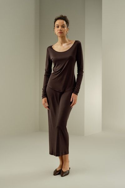 Luxuriöses Slim-Fit-Top aus Seidenjersey mit U-Ausschnitt