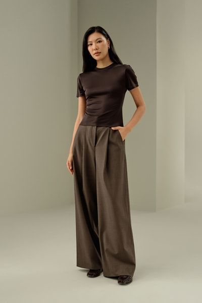 Schmal geschnittenes T-Shirt aus Seidenjersey mit Rundhalsausschnitt