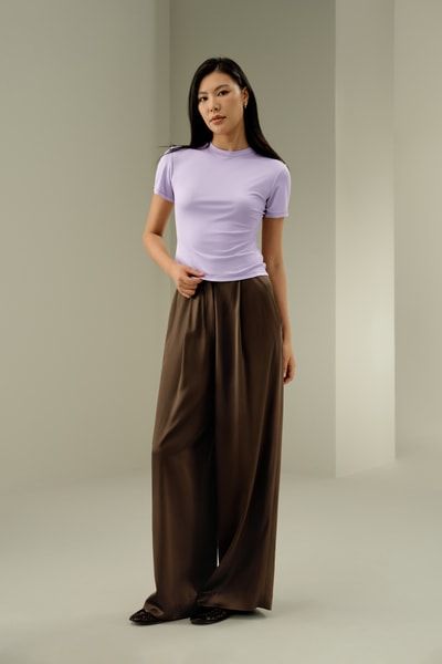 Schmal geschnittenes T-Shirt aus Seidenjersey mit Rundhalsausschnitt