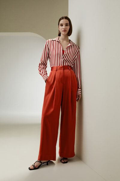 Hoch taillierte Hose aus dichter Seide mit weitem Bein