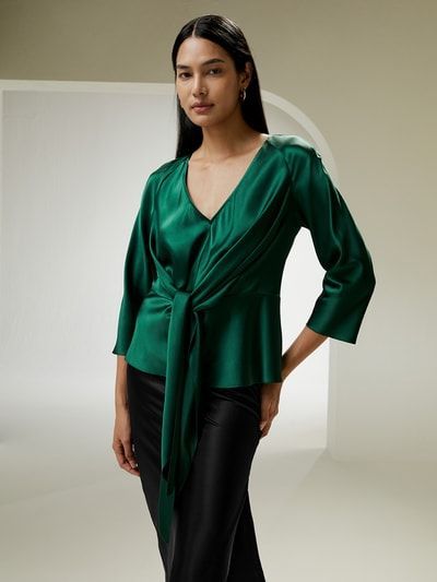 Stilvolle Pullover-Seidenbluse mit Taillenband