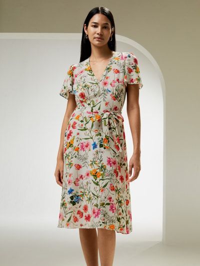 Kurzärmliges Seidenkleid mit Blumenmuster und Bindegürtel