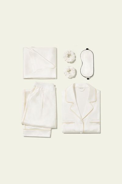 Luxuriöses Schlafgeschenkset aus Seide – luxuriöses Pyjama-Set aus Seide, Kissenbezug und Zubehör.