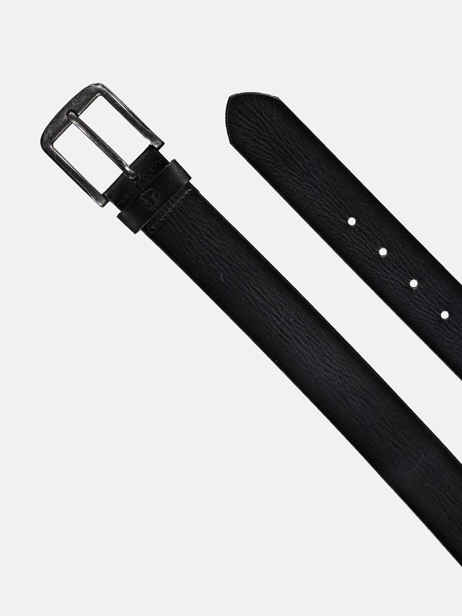 Klassischer Ledergürtel mit silberner Schnalle