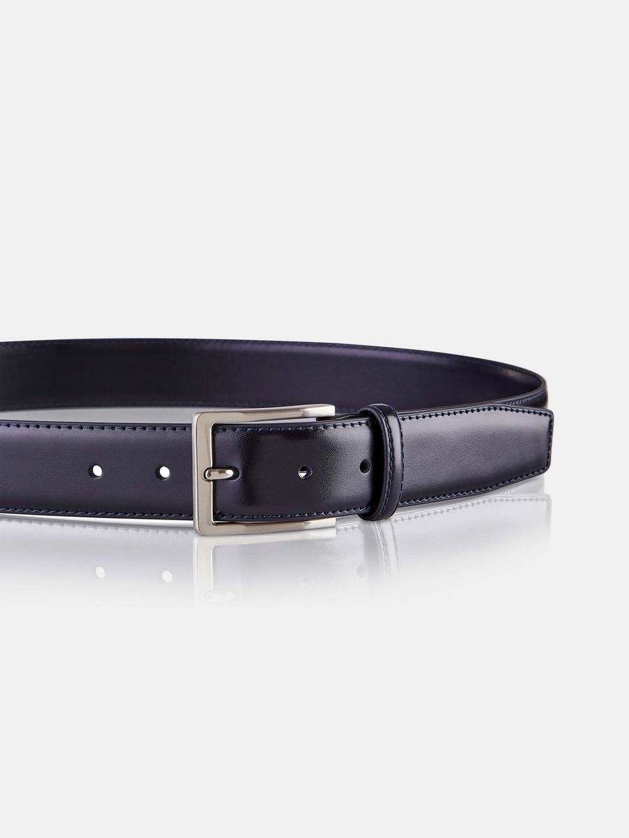 Klassischer schwarzer Ledergürtel