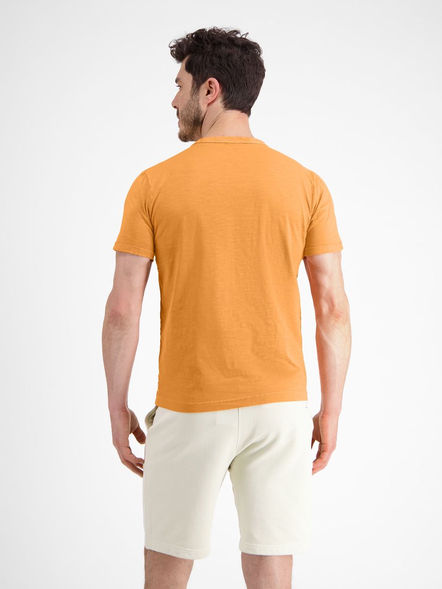 Klassisches Rundhals-T-Shirt mit Brusttasche