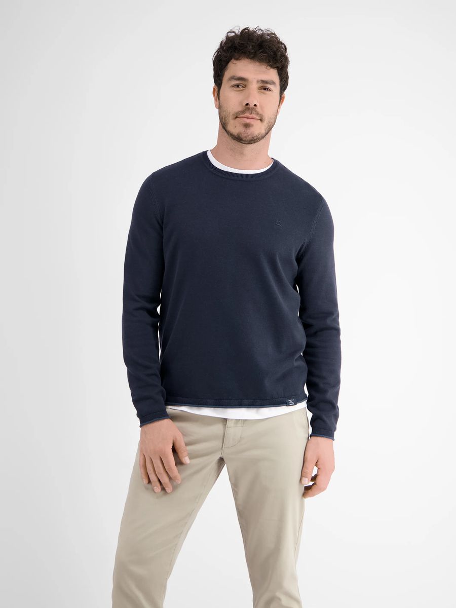 Klassischer Strickpullover mit Rundhalsausschnitt