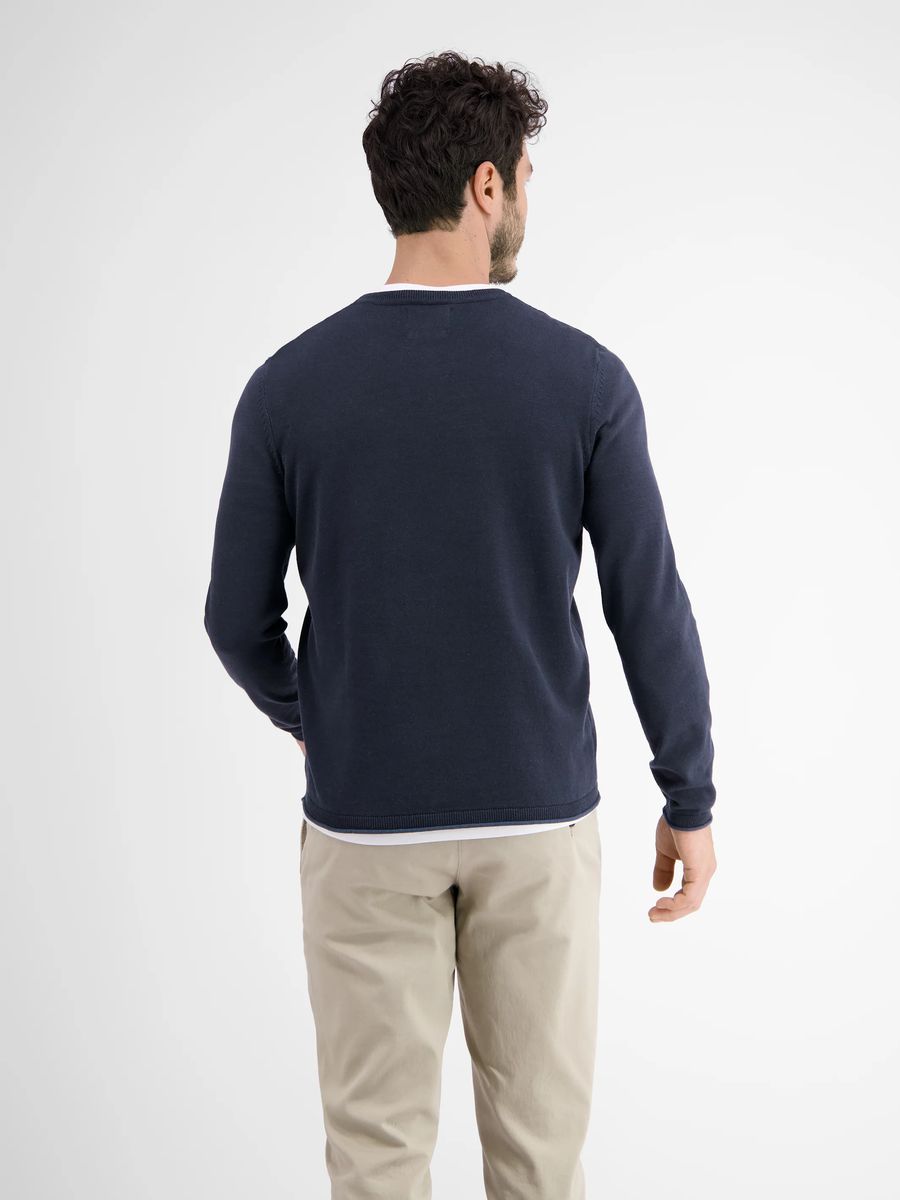Klassischer Strickpullover mit Rundhalsausschnitt