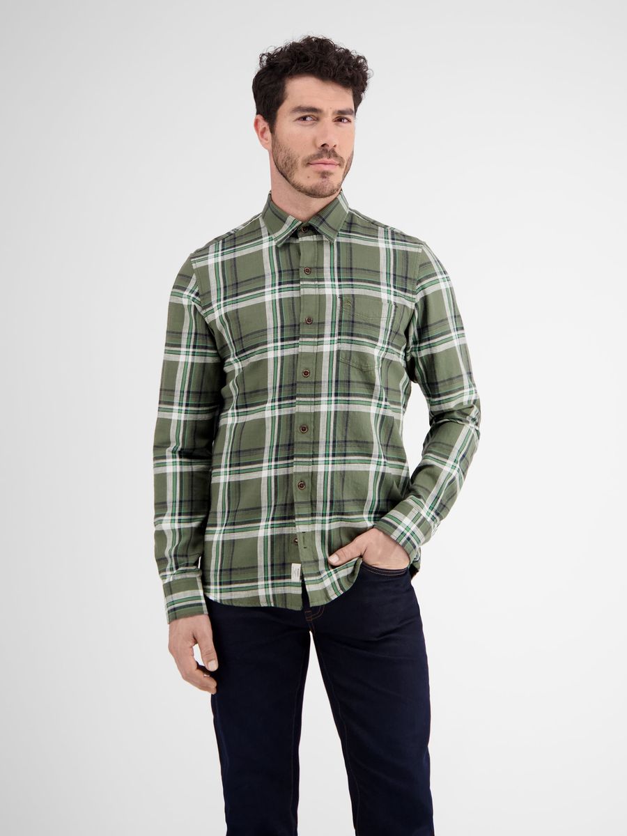Olivgrünes Flanellhemd mit Karomuster
