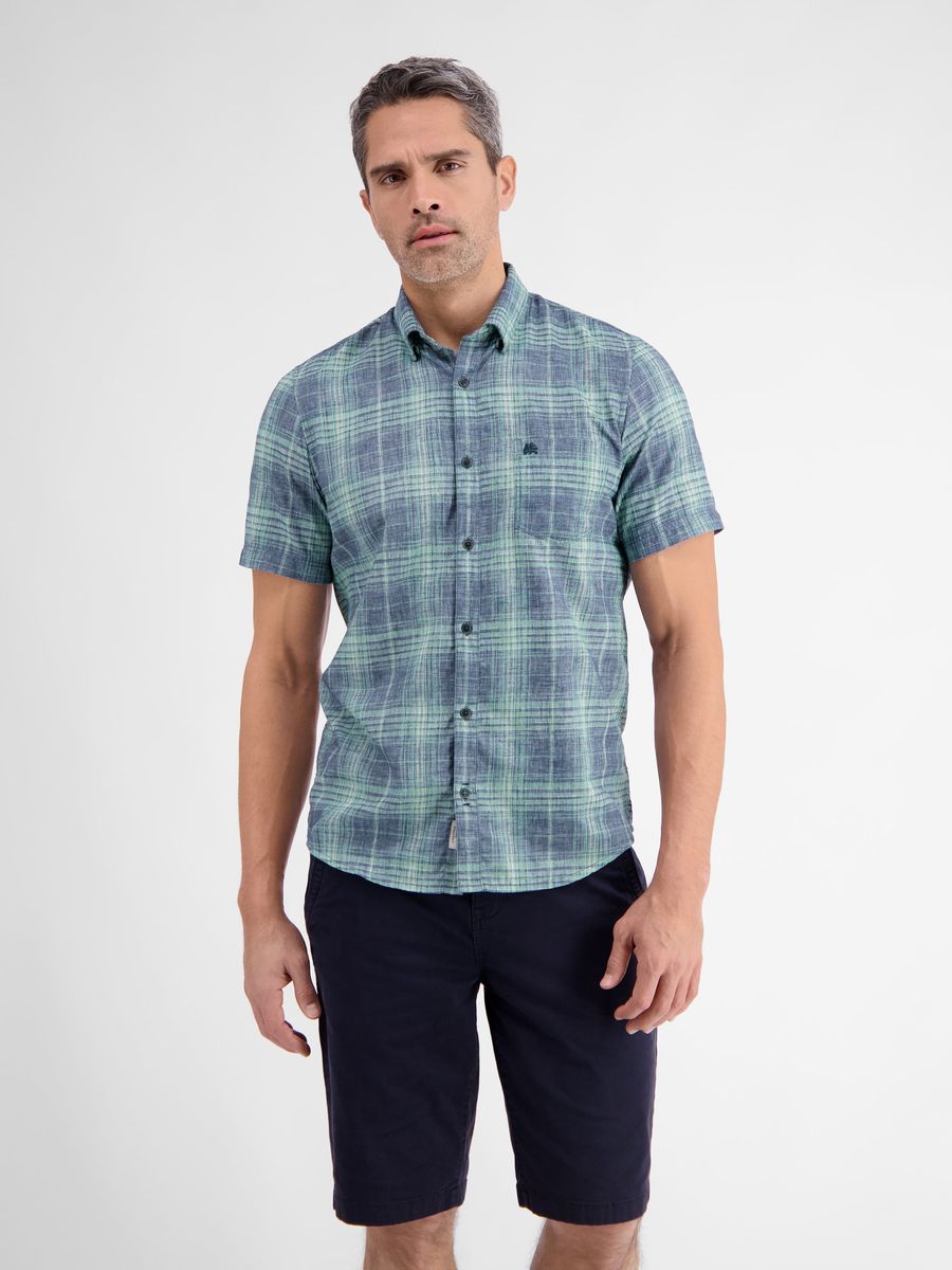 Kariertes Kurzarm-Button-Down-Hemd